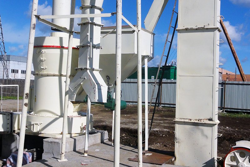 雷蒙磨粉機現場(chǎng)