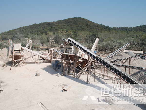 大型石子加工現場(chǎng)