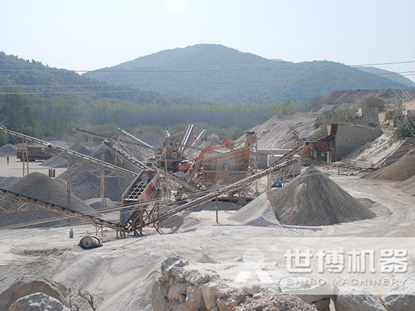 石料場(chǎng)夾石子現場(chǎng)