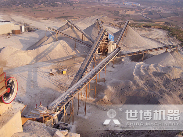 建筑垃圾固定破碎機生產(chǎn)線(xiàn)現場(chǎng)