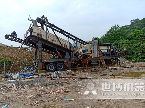 移動(dòng)破碎站客戶(hù)現場(chǎng)