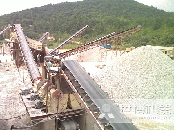 石子生產(chǎn)現場(chǎng)
