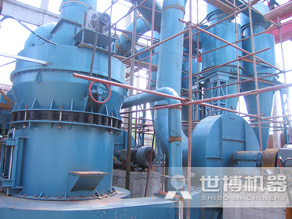 磨粉機現場(chǎng)