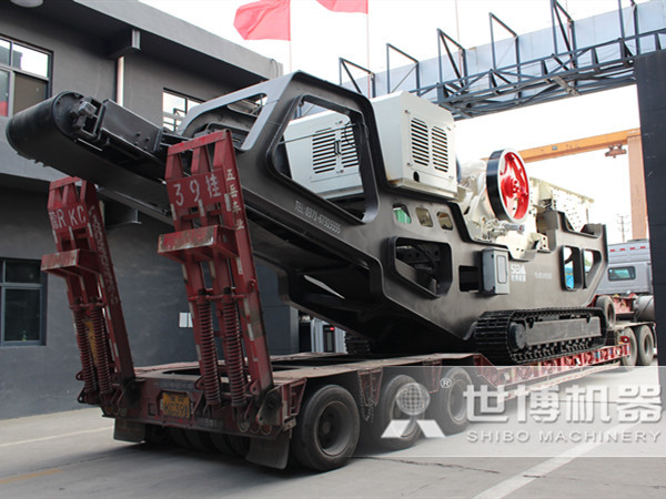 大型砂石粉碎機之移動(dòng)砂石粉碎機