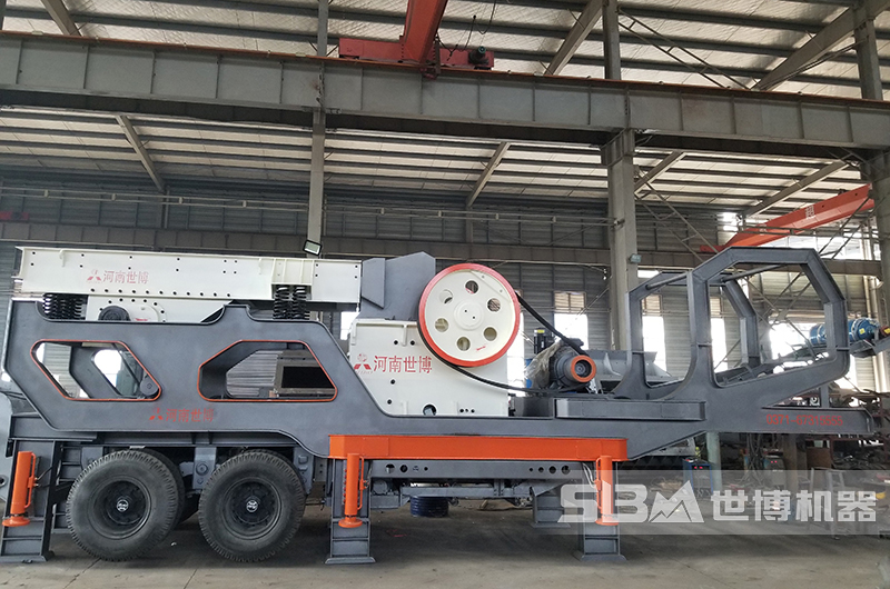 砂石生產(chǎn)移動(dòng)配置的移動(dòng)粗碎機