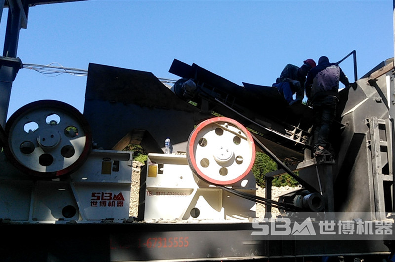 廣東四合一移動(dòng)破碎現場(chǎng)安裝中