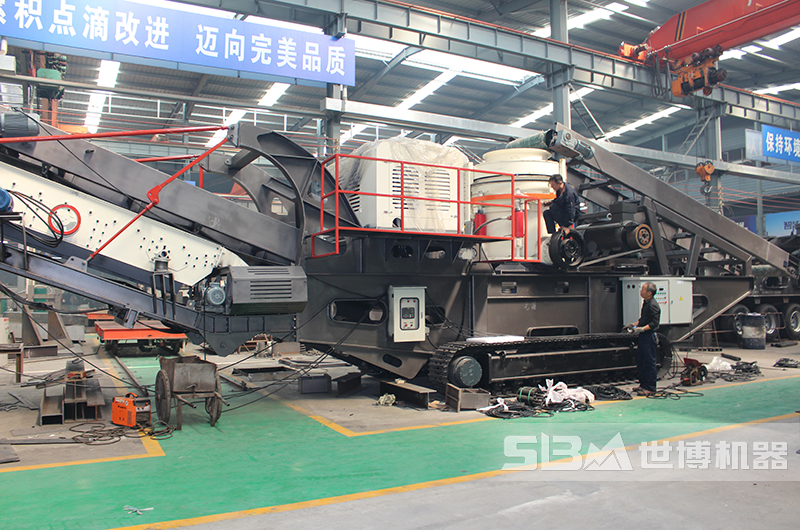 大型履帶移動(dòng)石礦破碎機