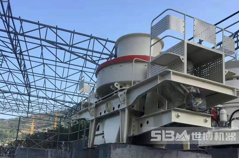 大型沖擊式碎石機現場(chǎng)