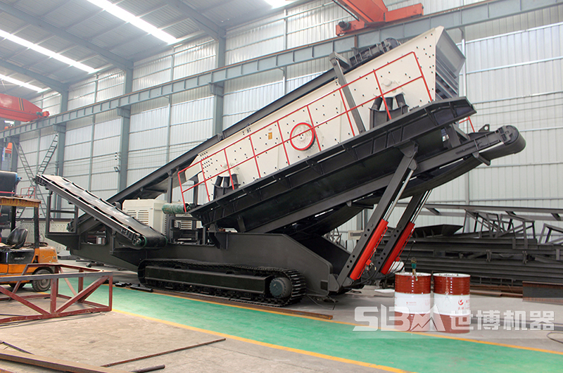 移動(dòng)鵝卵石分篩機生產(chǎn)車(chē)間