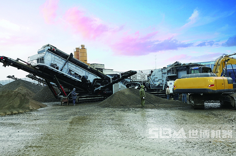 移動(dòng)篩分機現場(chǎng)圖