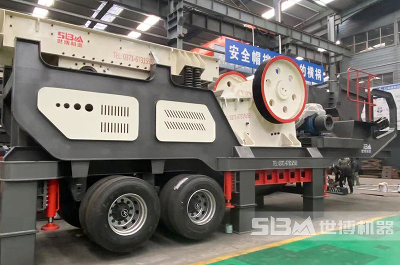 輪胎移動(dòng)碎石機