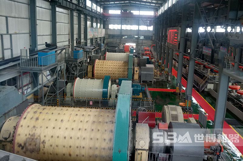 球磨機生產(chǎn)現場(chǎng)圖