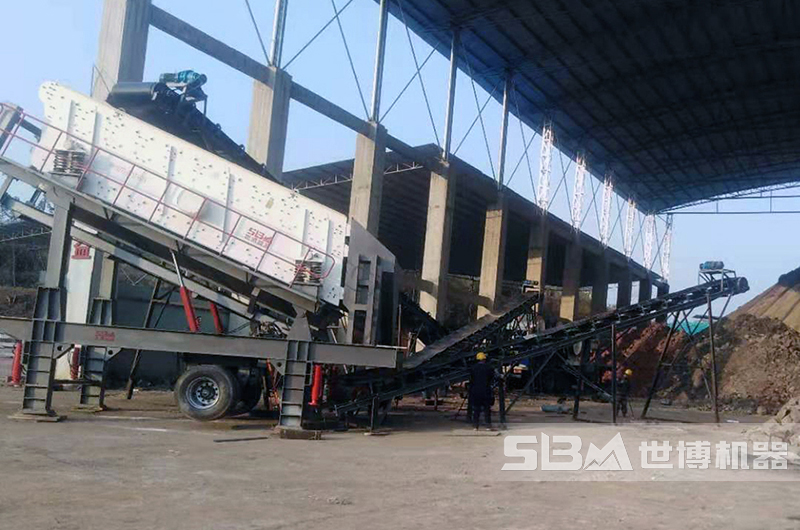 移動(dòng)篩分機現場(chǎng)圖