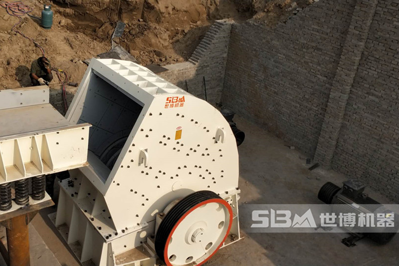 重錘錘式碎石機安裝現場(chǎng)