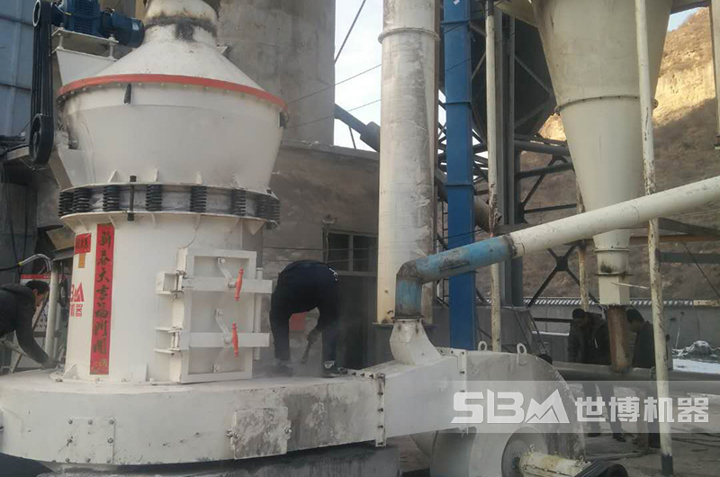 歐版立式磨粉機現場(chǎng)圖