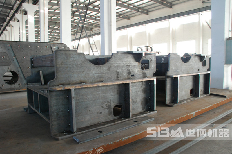 鄂式破碎機焊接車(chē)間