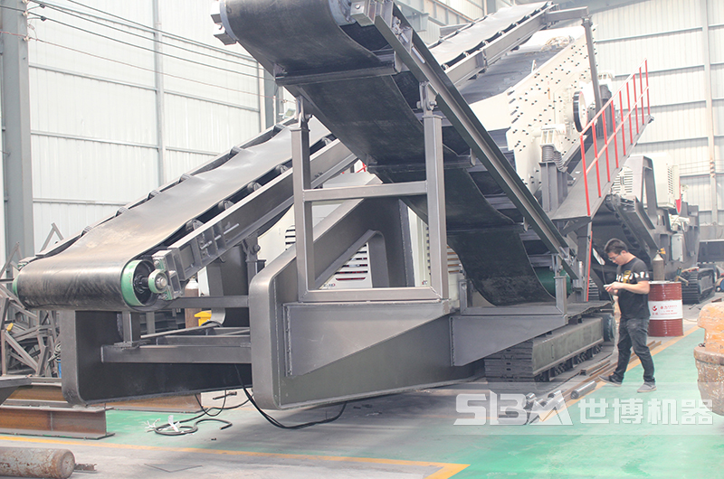 履帶式移動(dòng)破碎篩分機生產(chǎn)車(chē)間