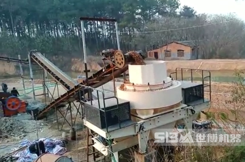 河卵石制砂現場(chǎng)