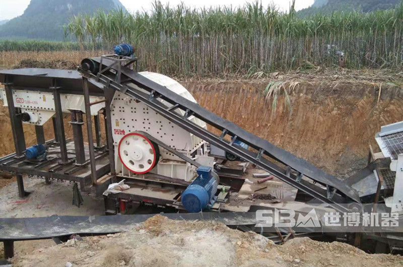 液壓錘破碎機現場(chǎng)圖