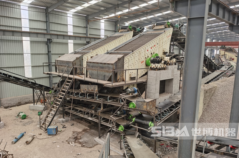 砂石振動(dòng)篩現場(chǎng)圖