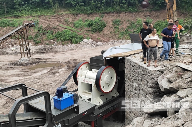 六九移動(dòng)破碎機現場(chǎng)圖