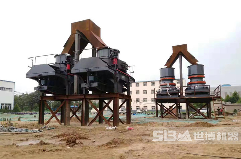 單缸液壓圓錐破和制砂機安裝現場(chǎng)