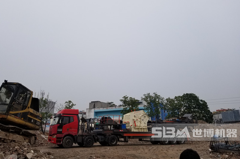 建筑垃圾分解破碎移動(dòng)設備圖