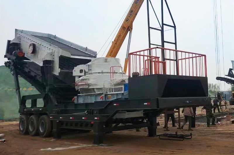 移動(dòng)鵝卵石碎石制砂機安裝現場(chǎng)