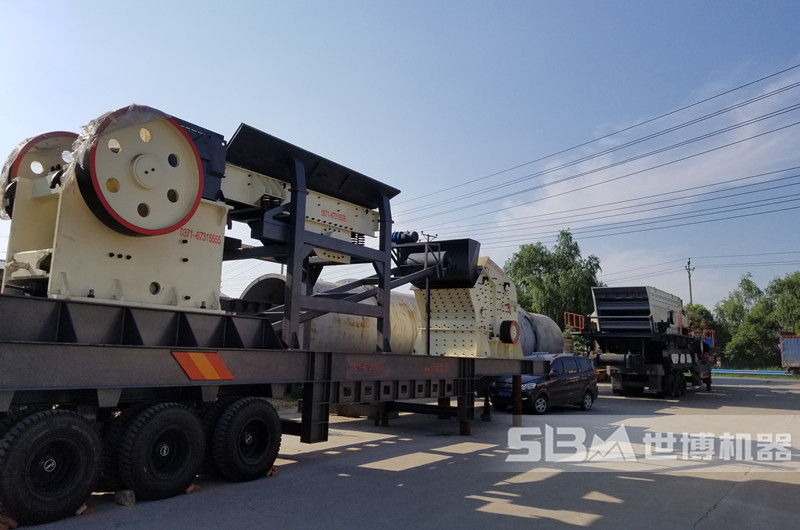 移動(dòng)軋石機