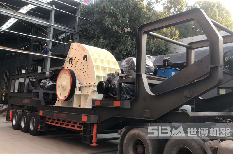 移動(dòng)矸石粉碎機發(fā)貨