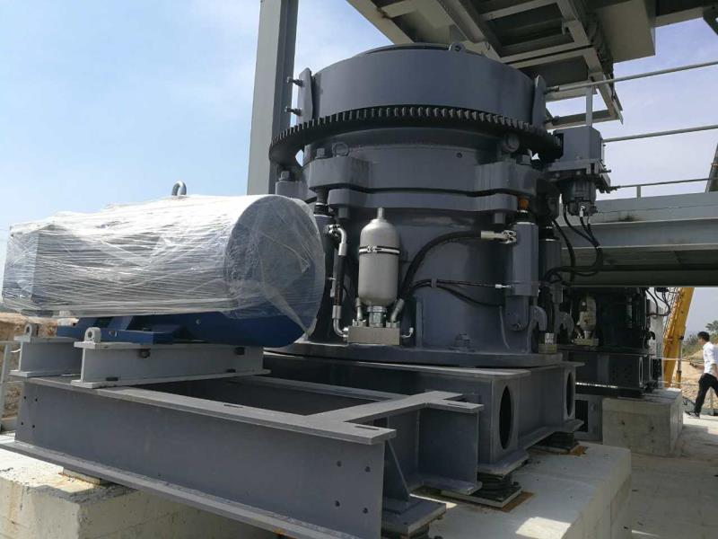 圓錐破碎機破碎現場(chǎng)圖