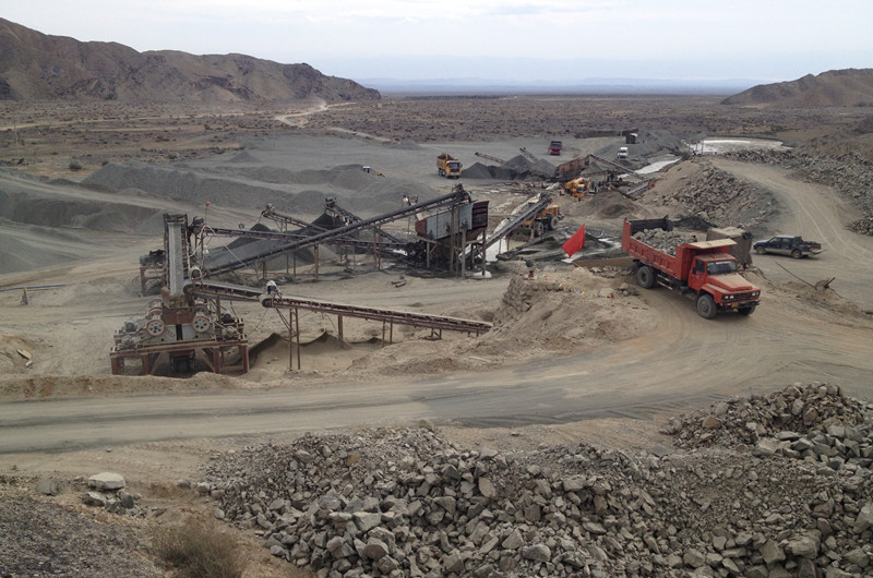 人工砂石生產(chǎn)現場(chǎng)