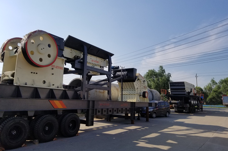 三組合移動(dòng)石頭破碎機