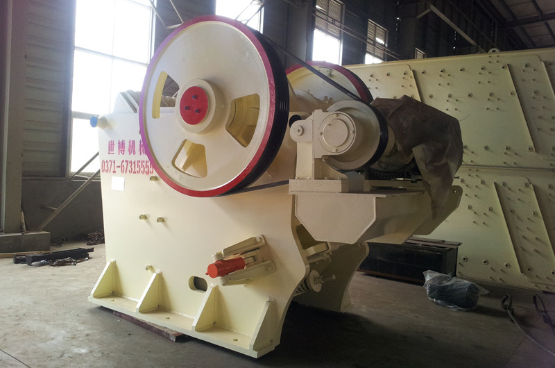 顎式破碎機，破碎河卵石粗碎機
