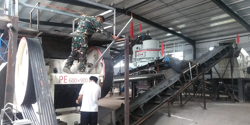 石料場(chǎng)600*900鄂式破碎機現場(chǎng)圖