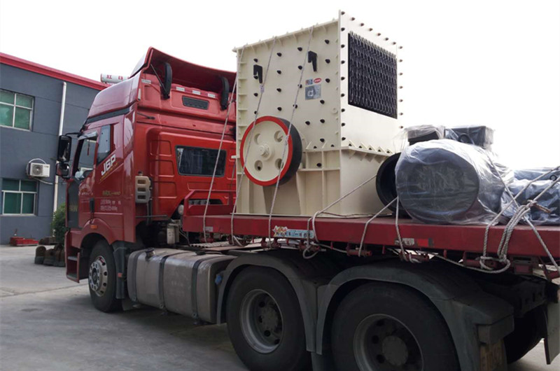 世博箱式破碎機裝車(chē)發(fā)貨