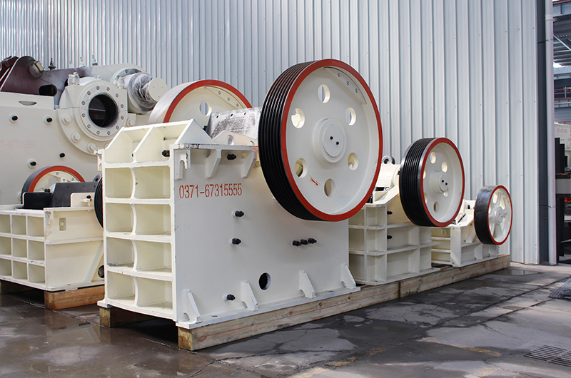 鄂破機，粗碎沙石粉碎機