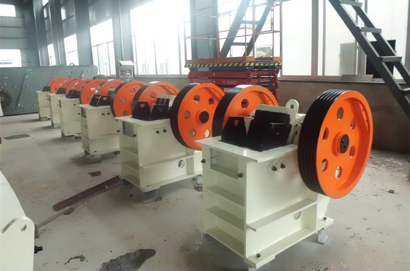 臺時(shí)20噸鄂式破碎機