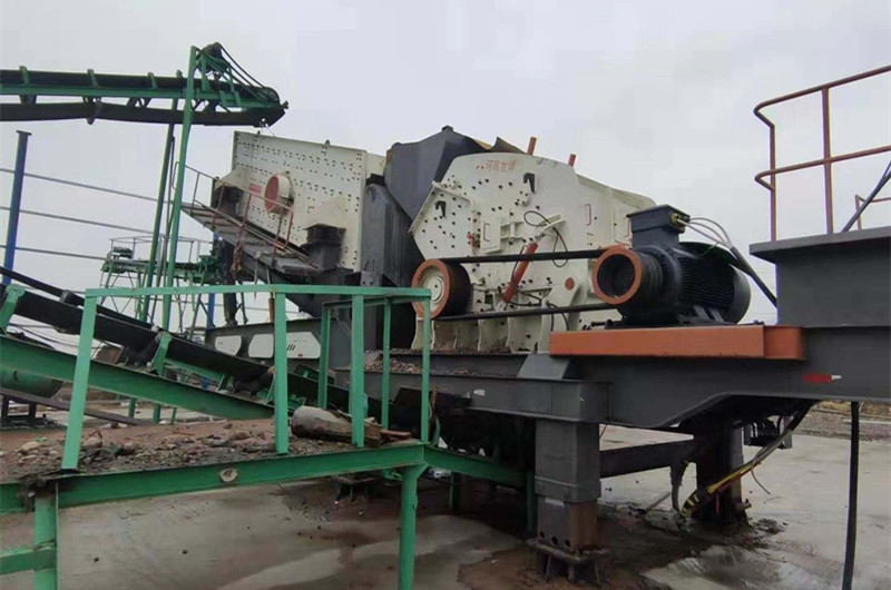 移動(dòng)碎石機篩分機