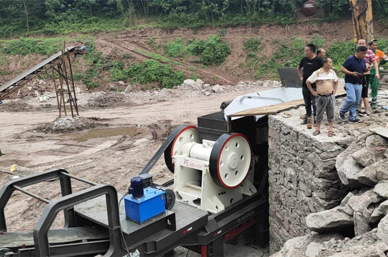 移動(dòng)式69鄂式破碎機現場(chǎng)圖