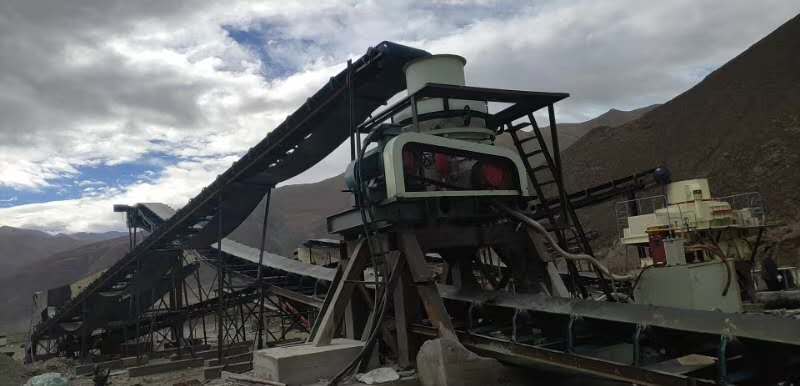 花崗巖機制砂加工設備現場(chǎng)圖