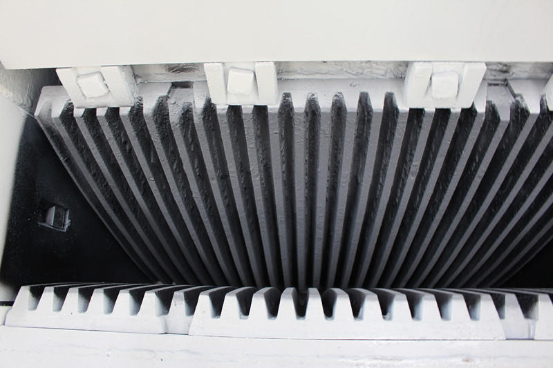 PEX細鄂破進(jìn)料口，細齒鄂板