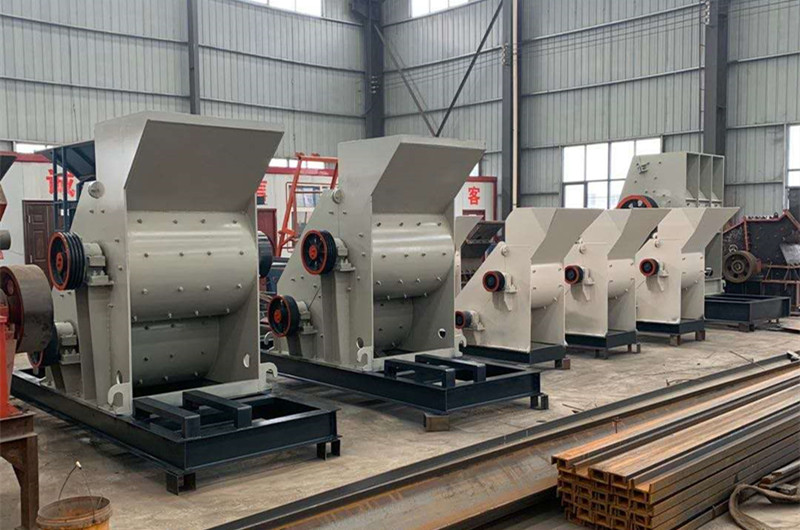 河南世博雙級破碎機生產(chǎn)車(chē)間