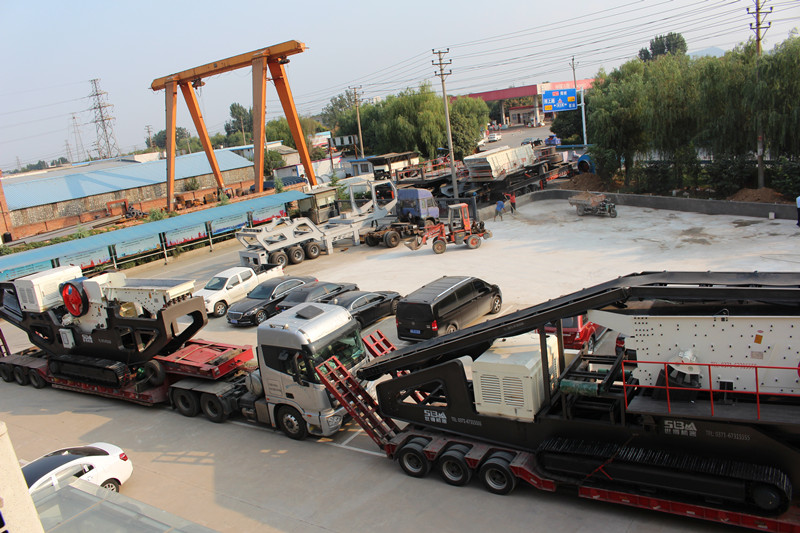 履帶移動(dòng)石子破碎機發(fā)貨2