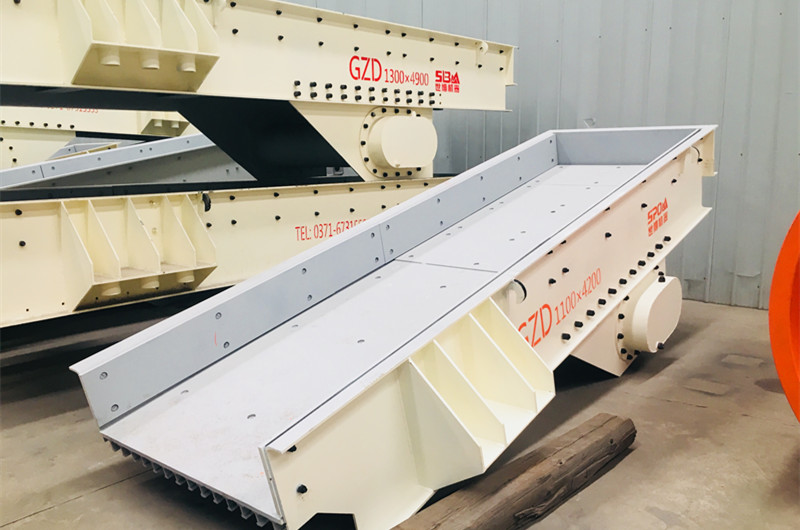 大型石料給料機設備車(chē)間圖，GZD1300x4900型號