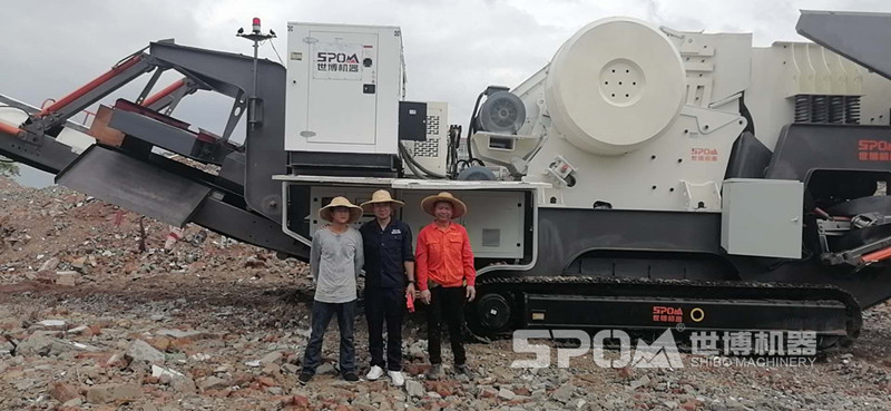 世博大型混凝土破碎機客戶(hù)現場(chǎng)，歡迎考察