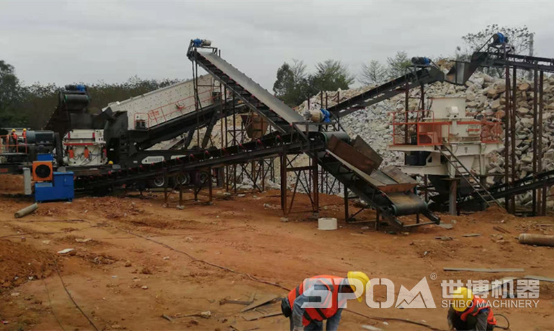 圓錐破流動(dòng)石頭破碎機現場(chǎng)
