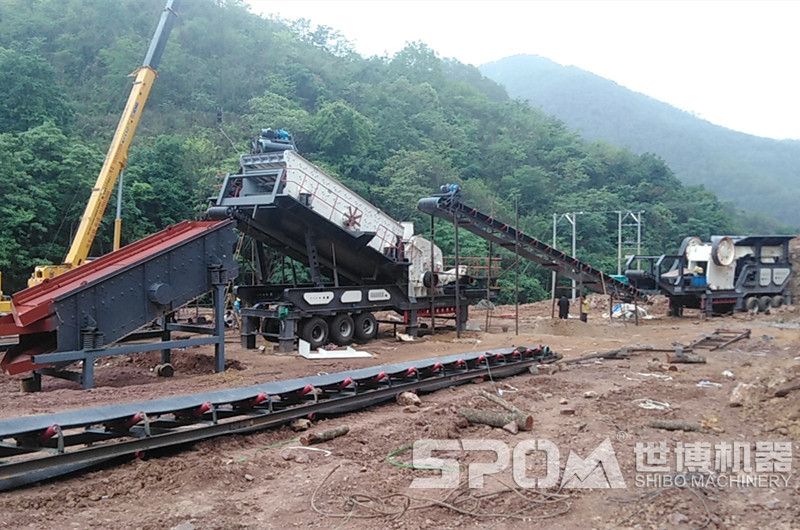 移動(dòng)顎破安裝現場(chǎng)圖