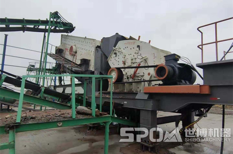 移動(dòng)破碎機1412客戶(hù)現場(chǎng)圖