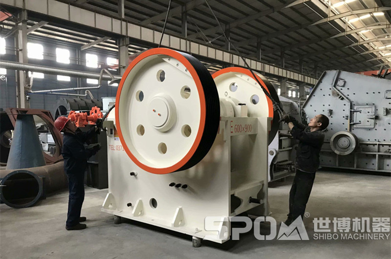 顎式破碎機，大塊花崗巖破碎